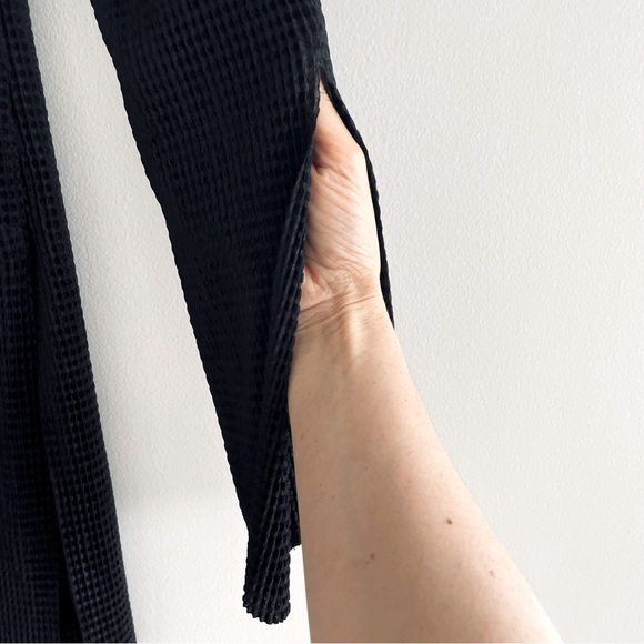 Flowy High Low Long Sleeve Tunic with Tie Up Chinese Keyhole Collar at the Back - Picture 12 of 16